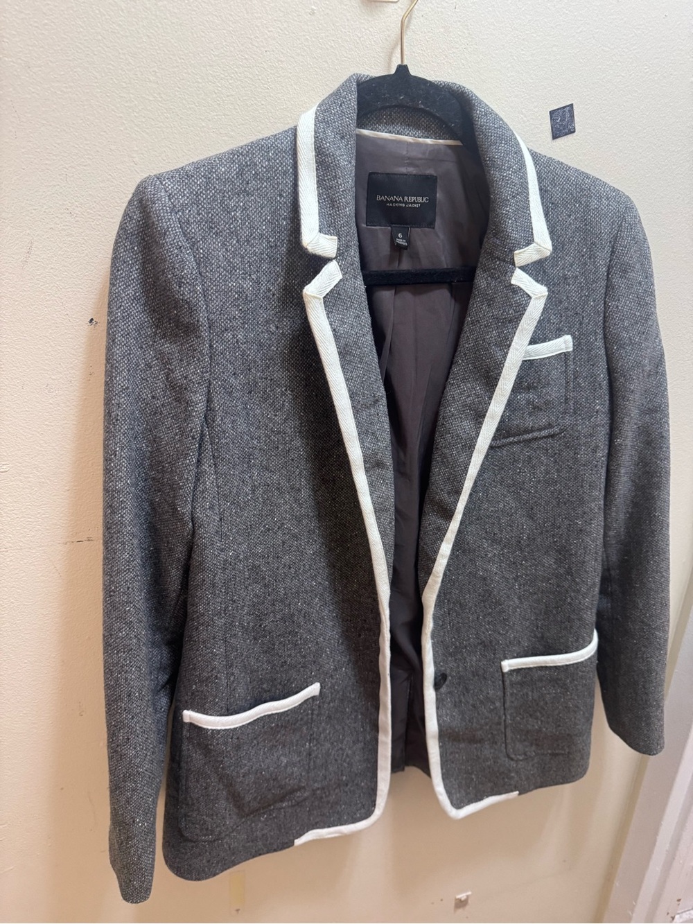 Banana Republic Charcoal Gray wool blend Blazer with White Trim size 6
